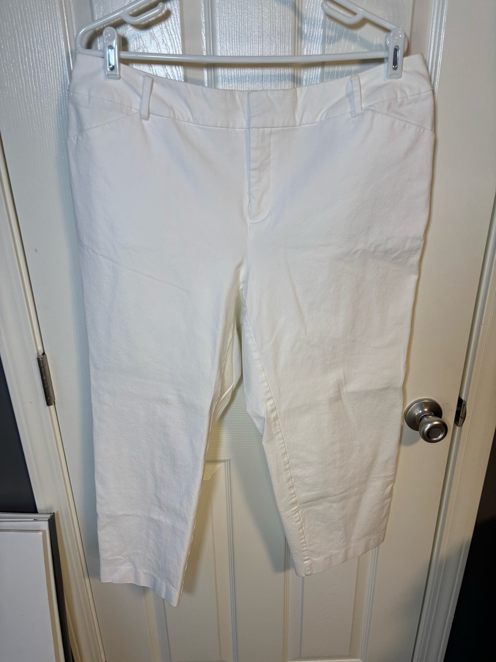 White Charter Club Newport Slim Capri pants Size 16